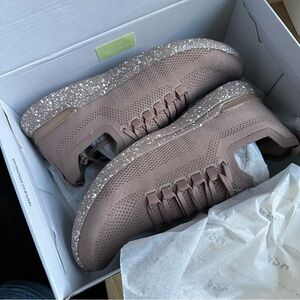 APL Techloom Breeze in almond clay men’s size 11